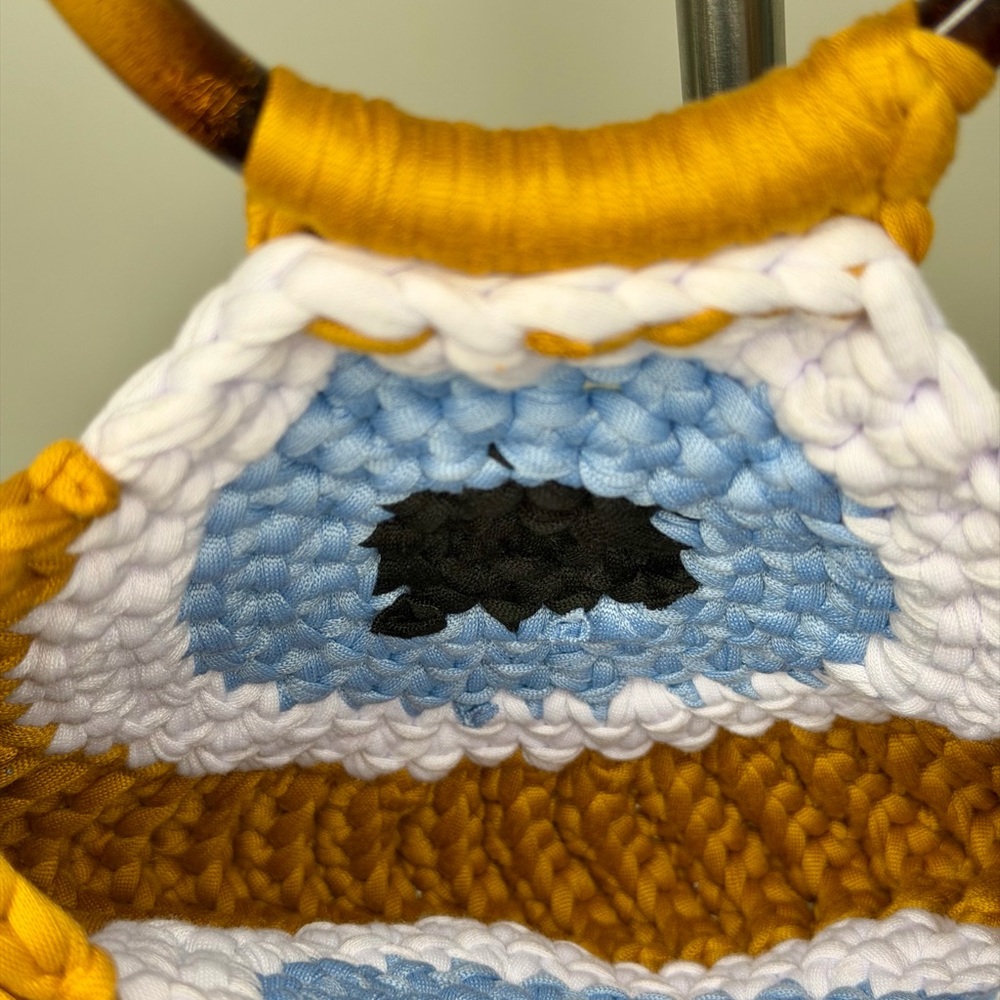 Handcrafted Crochet Bag with Tortoise Shell Handle - Picture 16 of 16